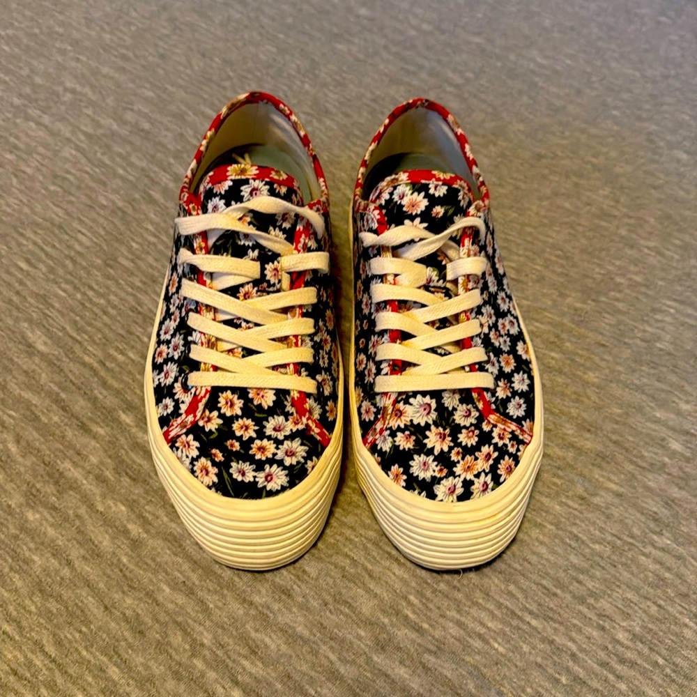 SeaVees Monterey Sneaker Platform, Daisy, Size 6.5, Used Like New